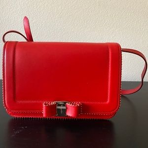 New Salvatore Ferragamo Vara leather crossbody bag